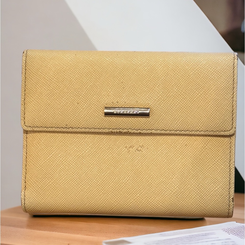 BURBERRY Vintage Saffiano Leather Kisslock Bifold Wallet Gold